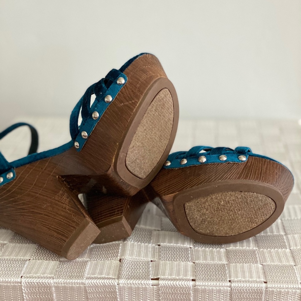 NEW Turquoise Velvet Faux Wood 5” by Guess Sz 5.5 - Picture 4 of 8